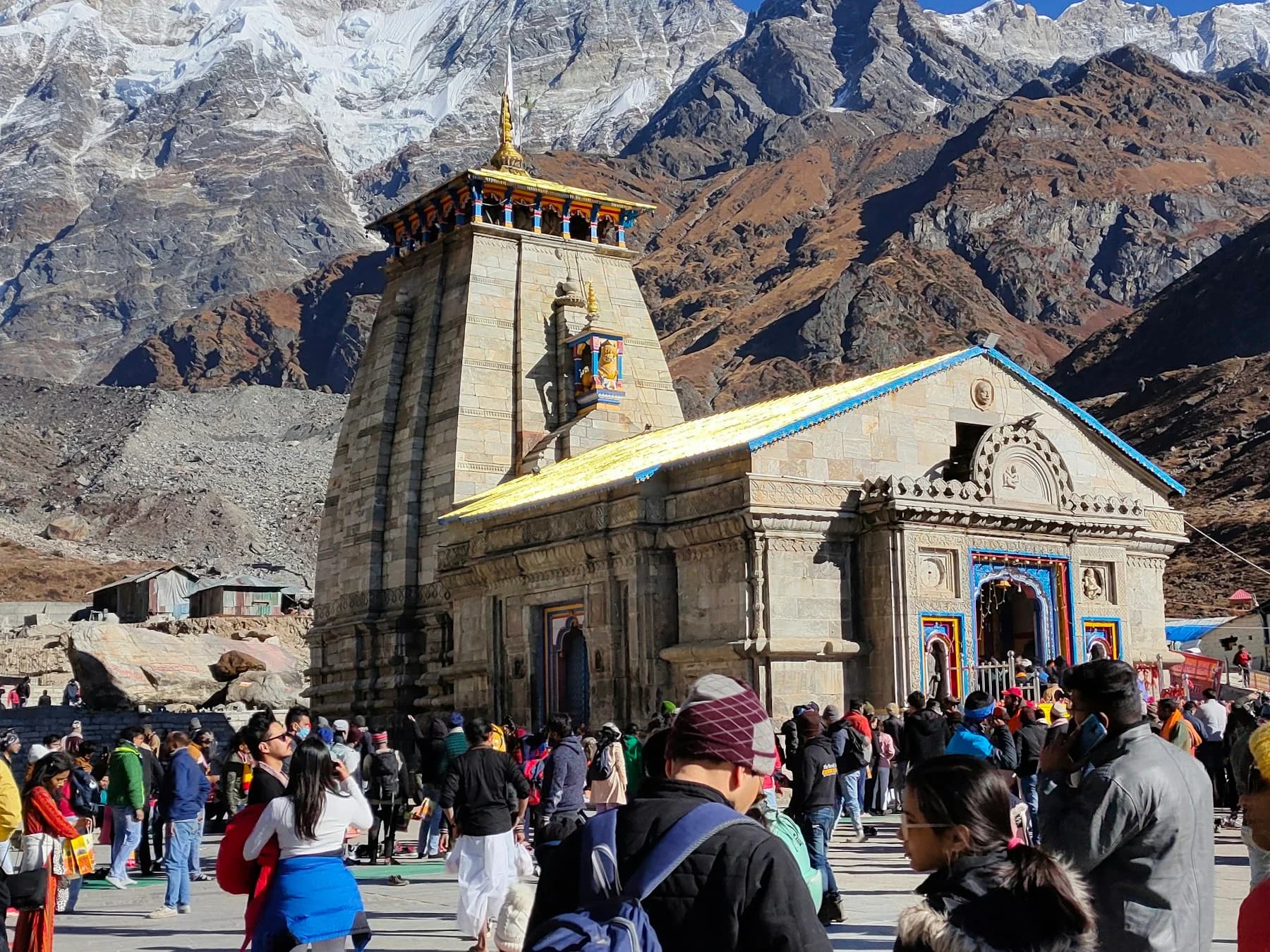 Kedarnath Temple surrounded by the Himalayan mountains
